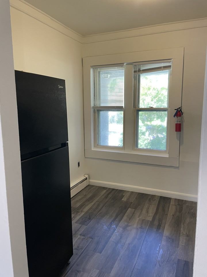 118 Spruce St #A - Photo 2 of 9