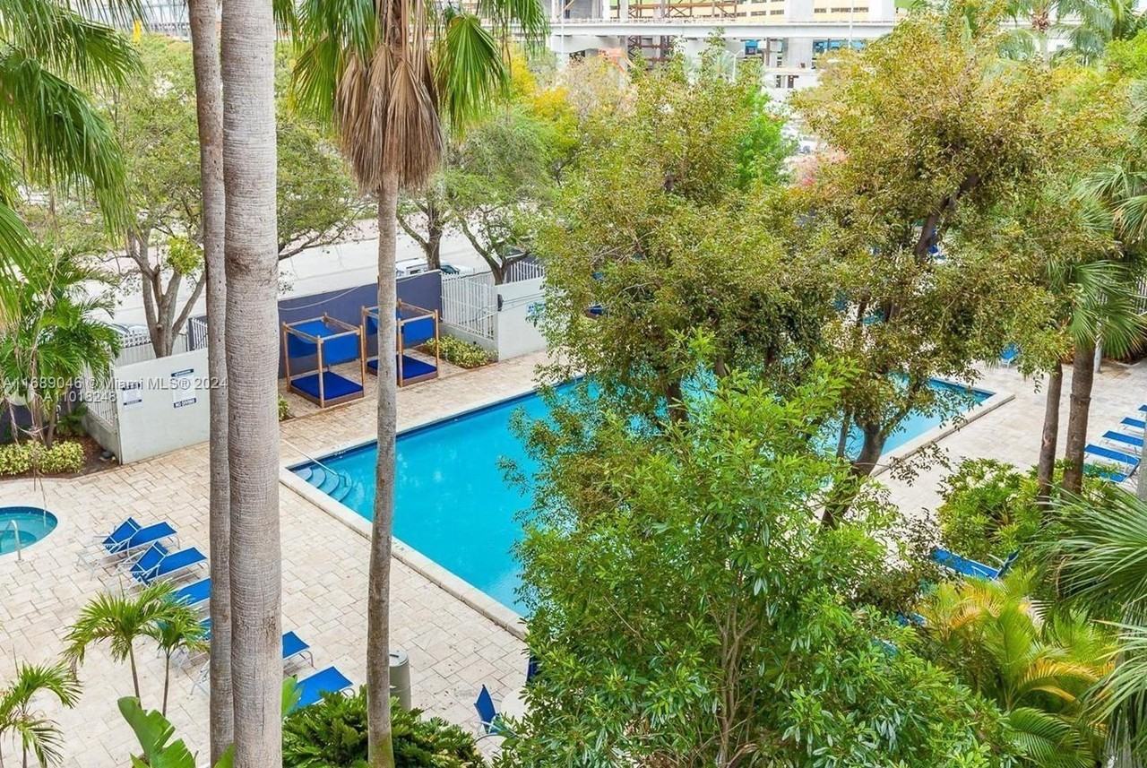 800 N Miami Ave #205 - Photo 6 of 8