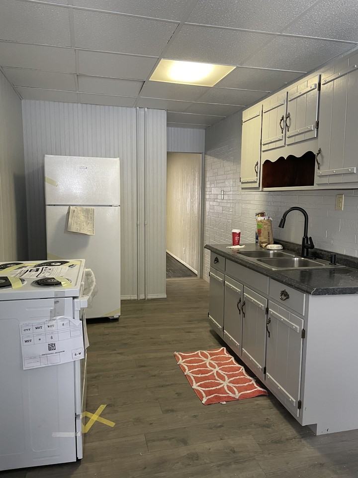 1219 W Walnut St #NA - Photo 2 of 10