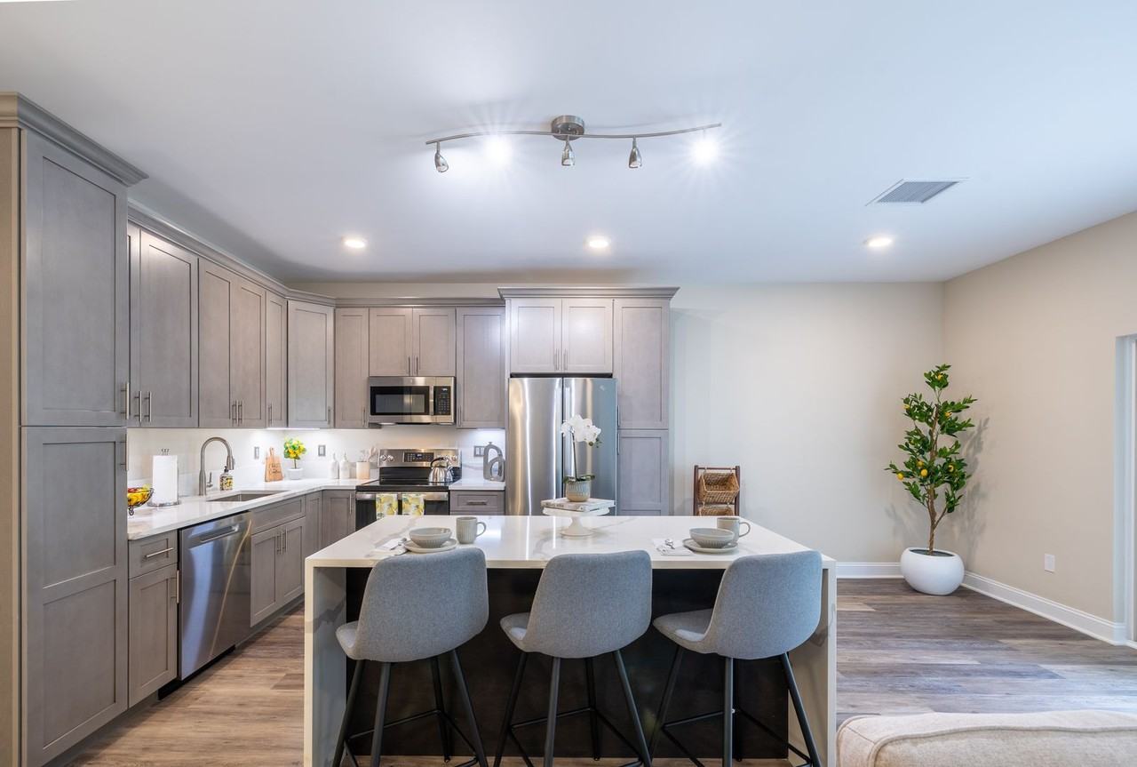 Luxury 3 Bed / 2.5 Bath Townhouse for Rent - Photo 2 of 42