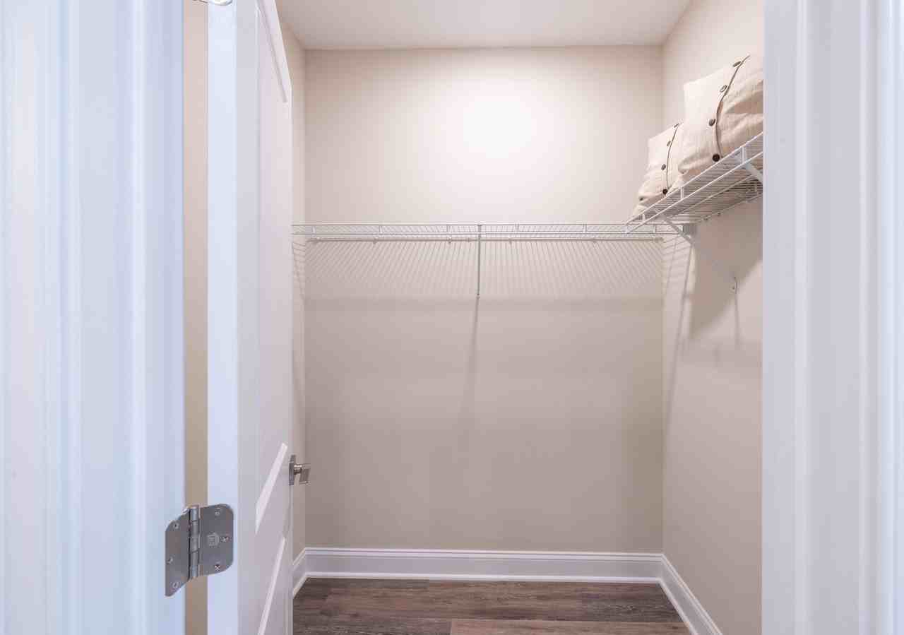 Luxury 3 Bed / 2.5 Bath Townhouse for Rent - Photo 7 of 21