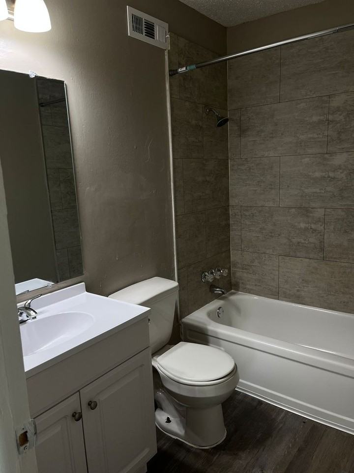 5628 S Quaker Ave - Photo 2 of 2