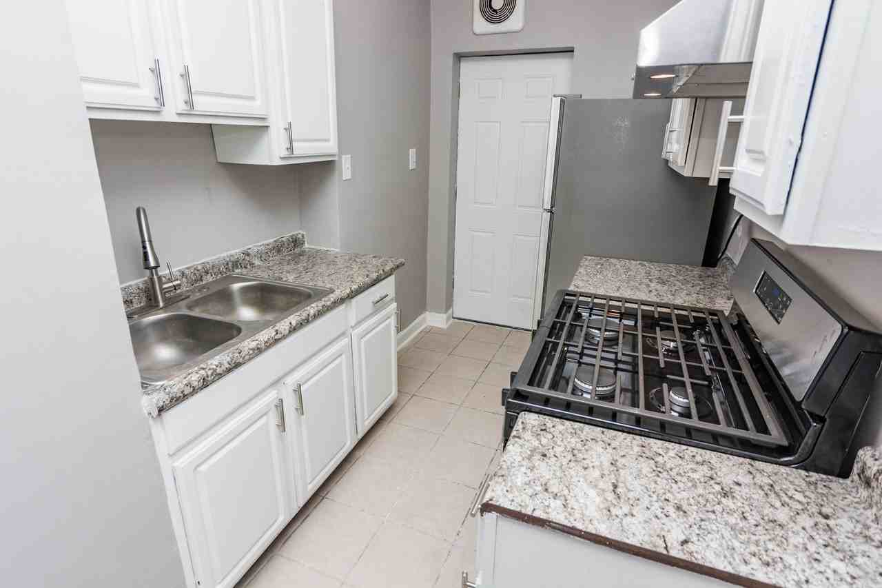 7436 S Kingston - Photo 2 of 12