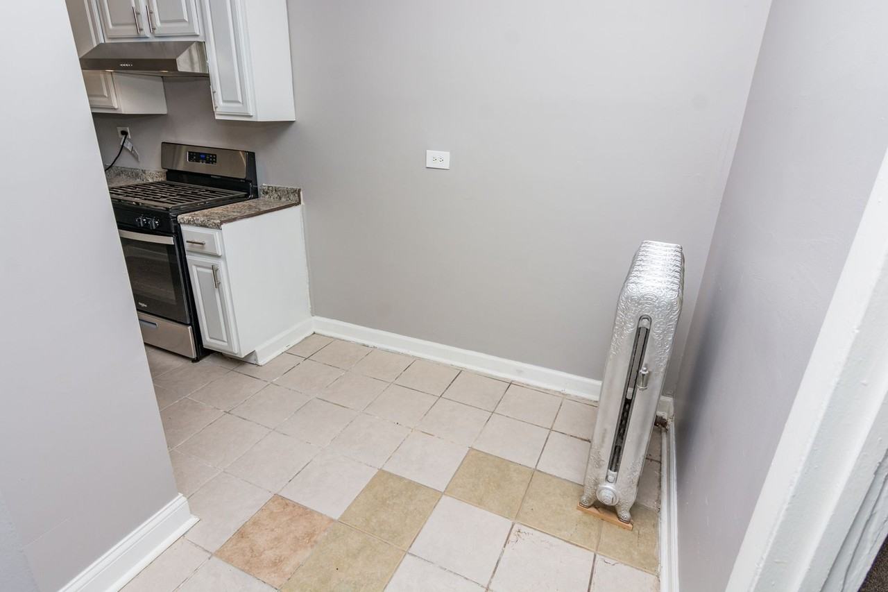 7436 S Kingston - Photo 4 of 12