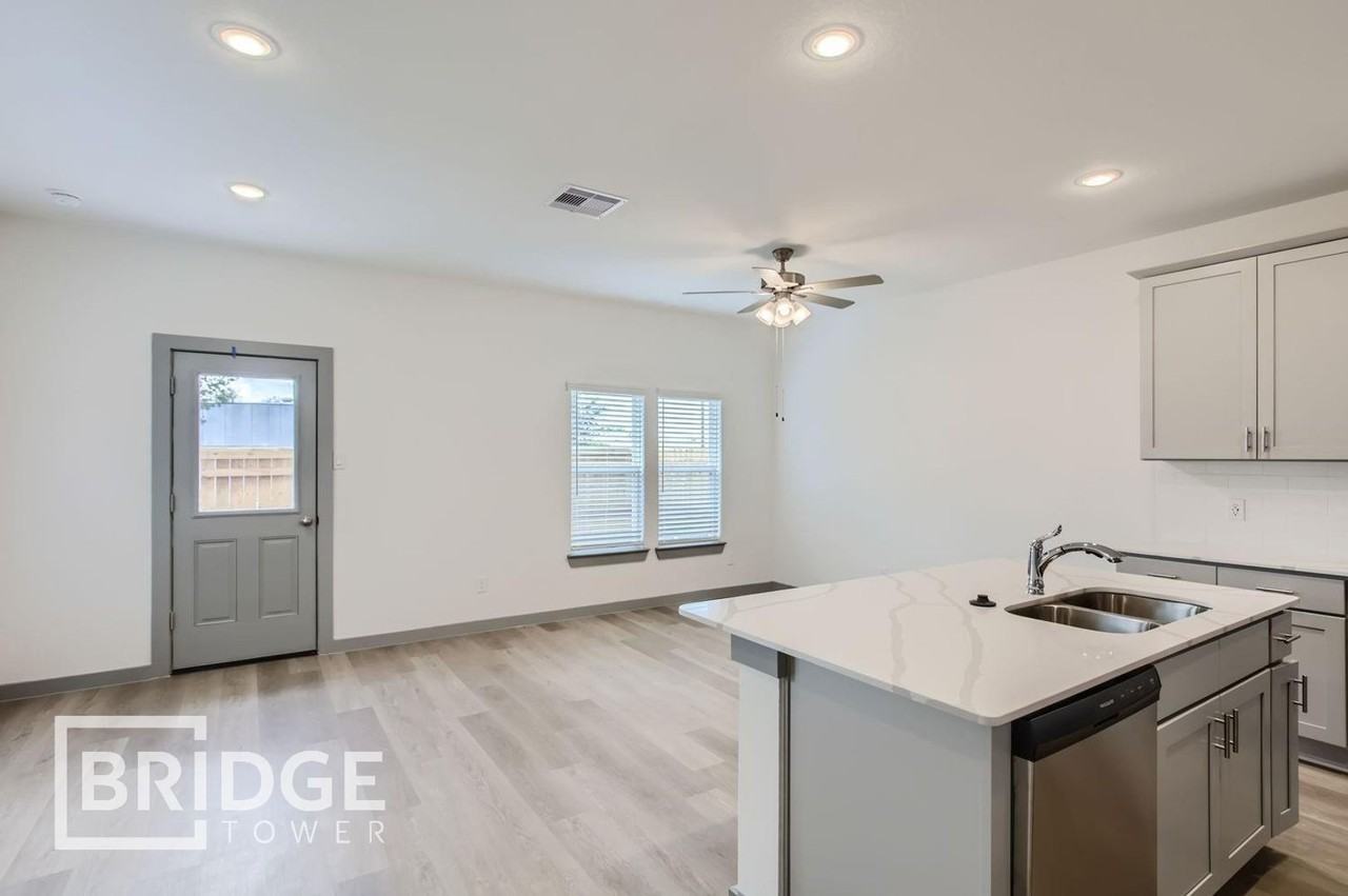 33170 Willow Heights Ln - Photo 2 of 20