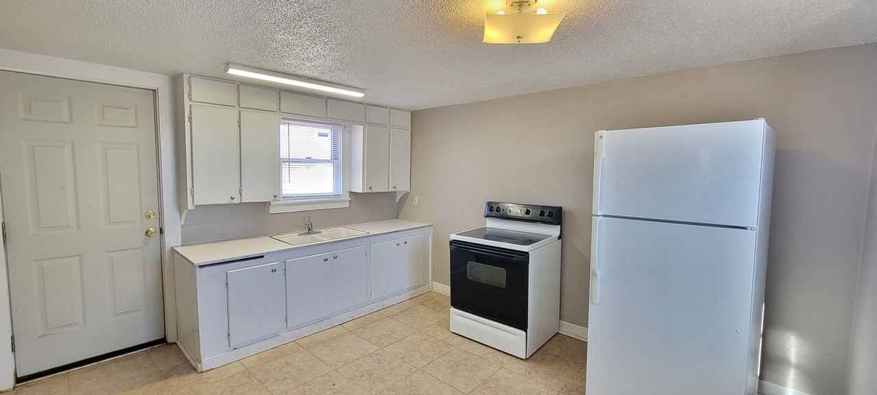 1103 N Boston Ave - Photo 4 of 11