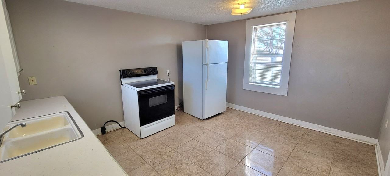 1103 N Boston Ave - Photo 5 of 11