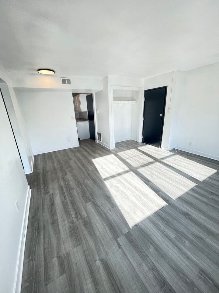 204 Parkview Blvd - Photo 2 of 11