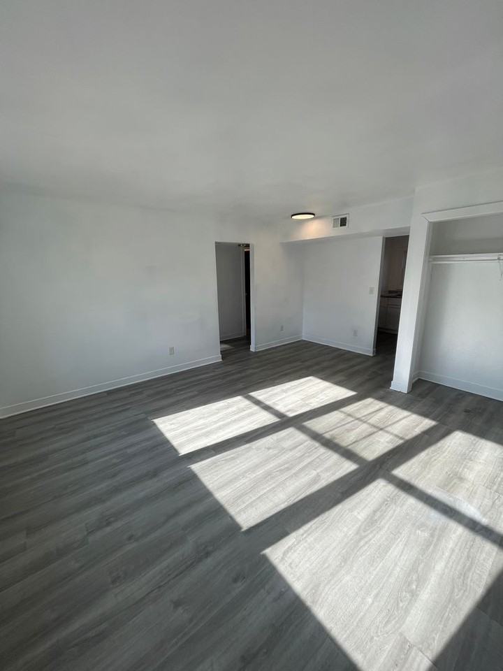 204 Parkview Blvd - Photo 3 of 11