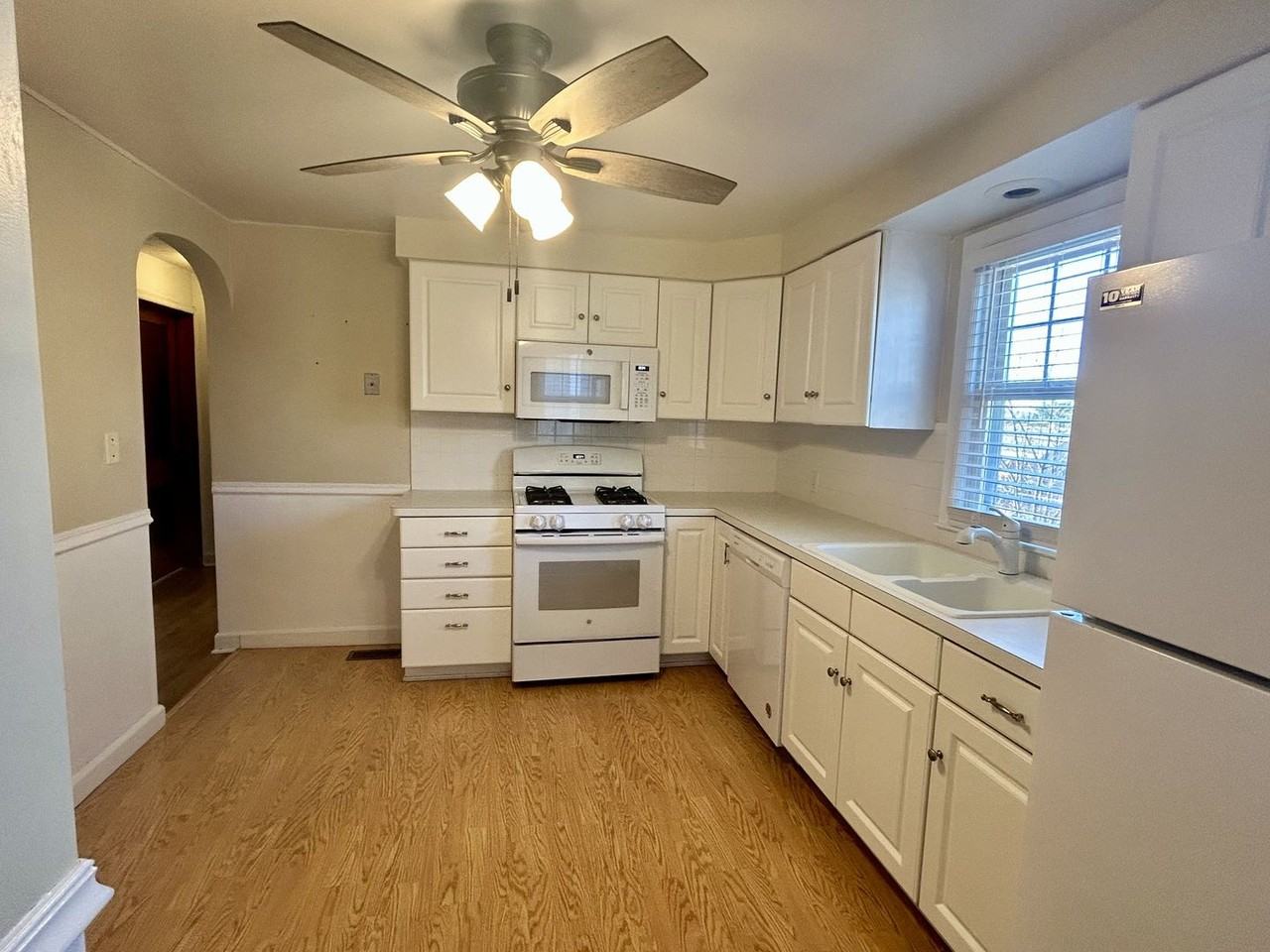 1932 S 62nd St - Photo 2 of 24