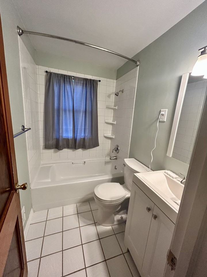 1932 S 62nd St - Photo 4 of 24