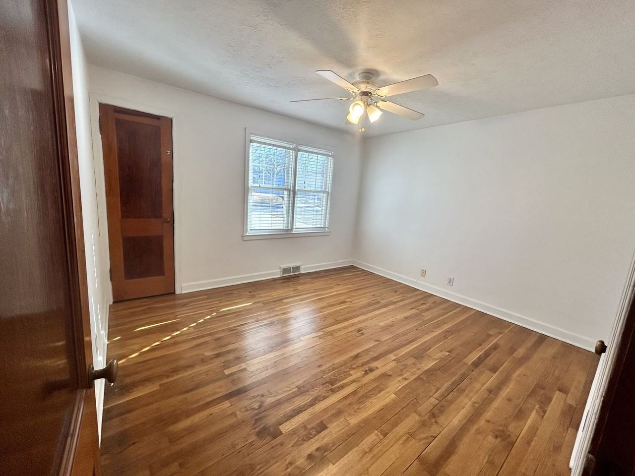 1932 S 62nd St - Photo 5 of 24