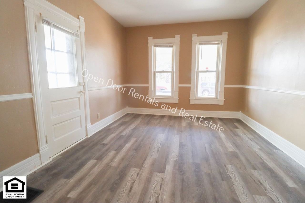 304/306 S Guilford St - Photo 5 of 22