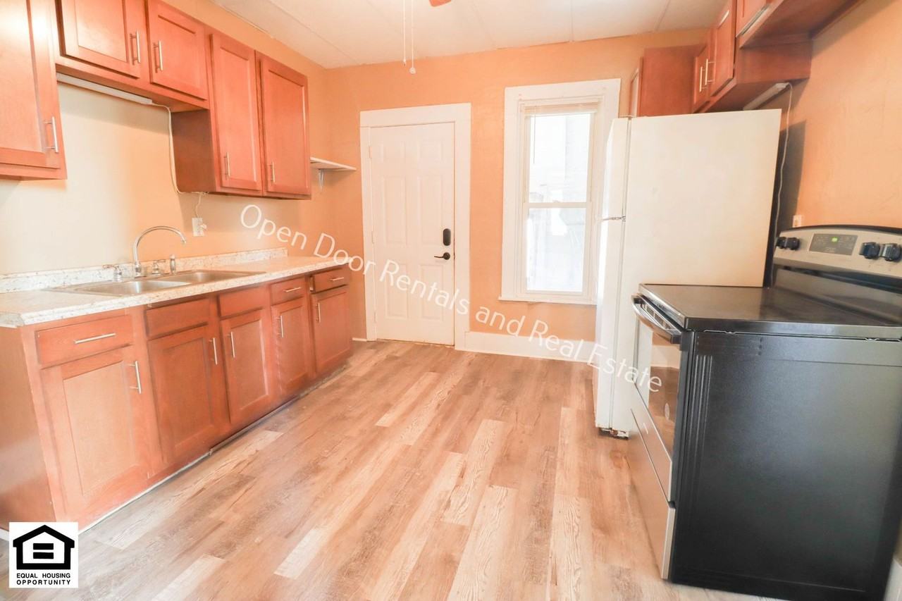 304/306 S Guilford St - Photo 6 of 22