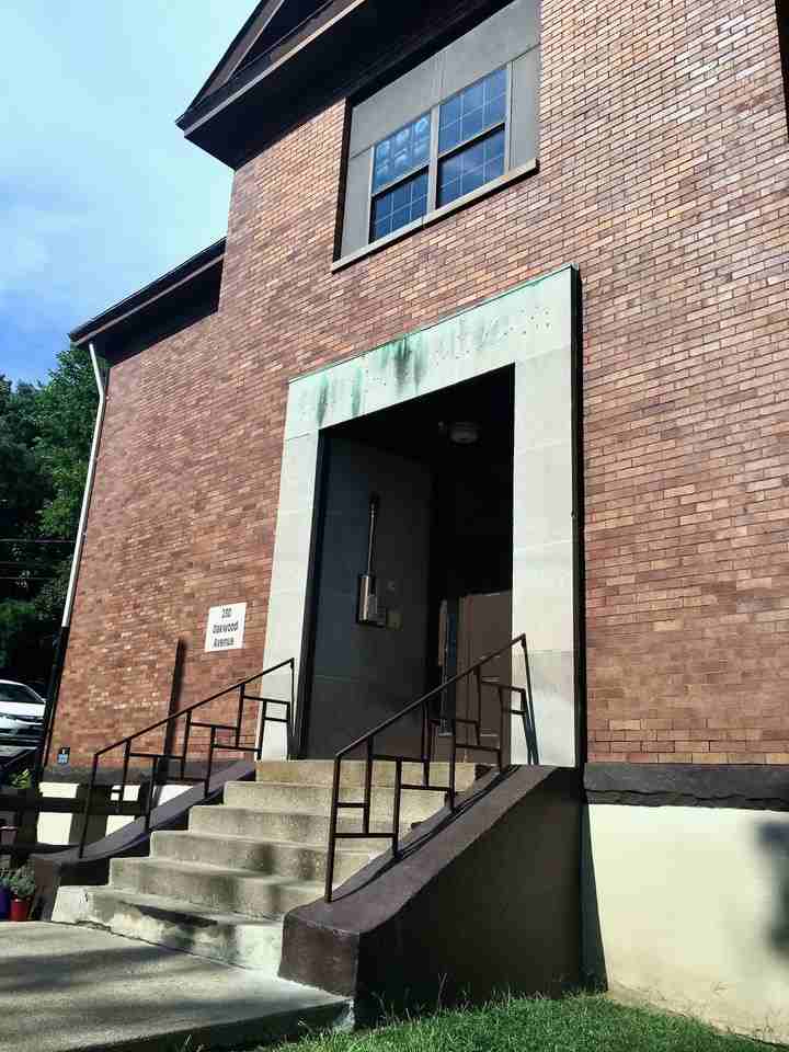 *** Beautiful Apartments in the North Hills * Pet Friendly * Spacious * Renovated * Available Now *** - Photo 2 of 4