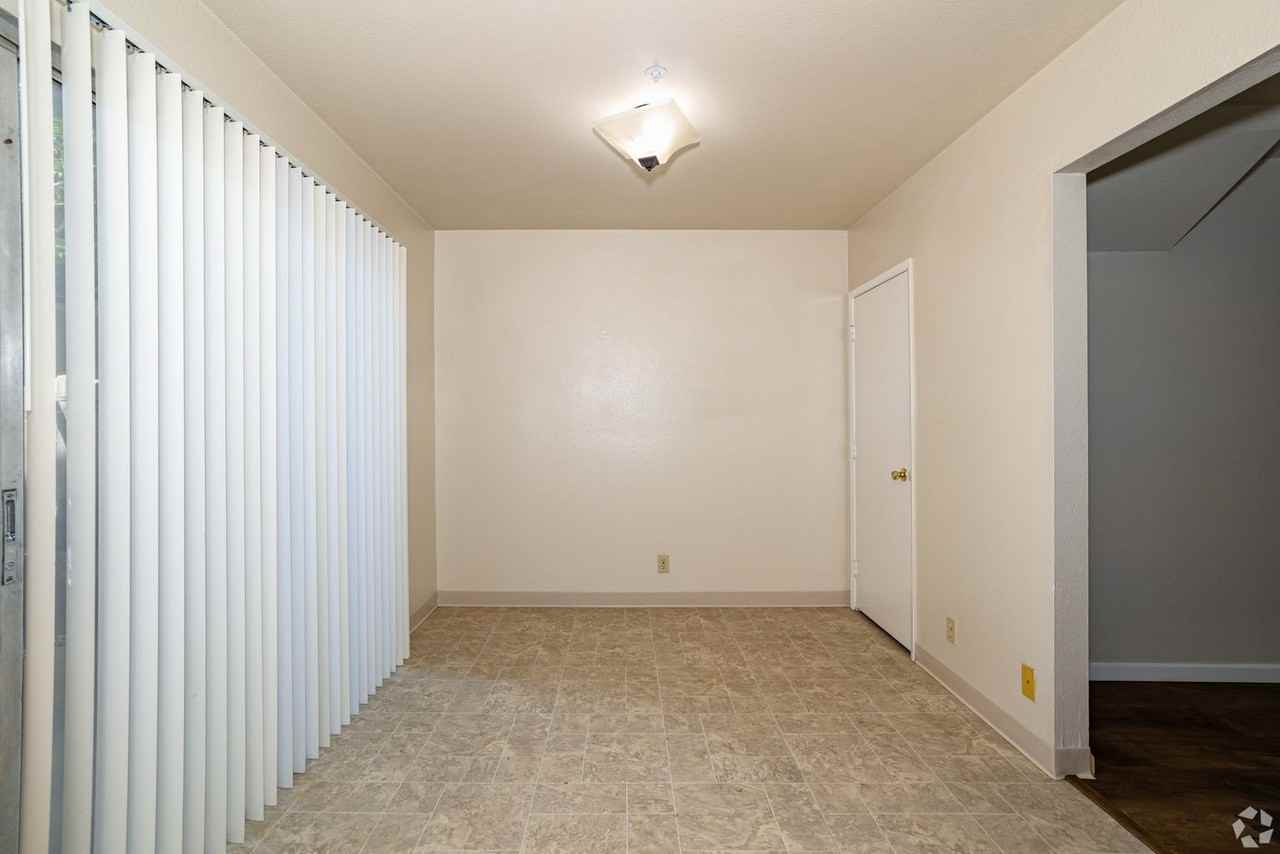 AMG Townhomes - Photo 7 of 11