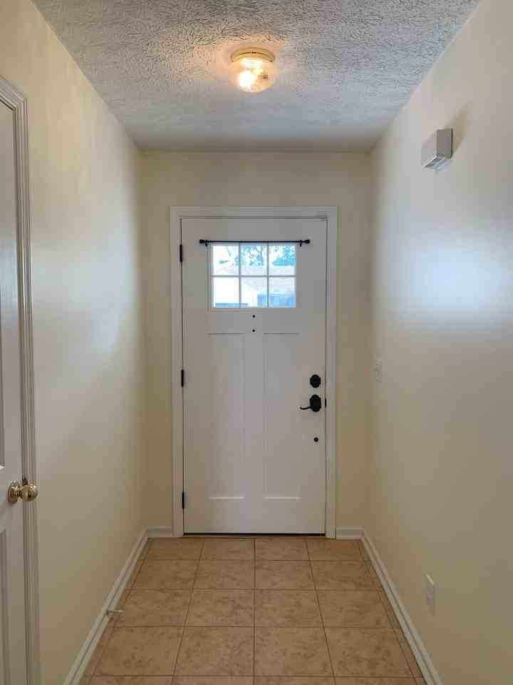 430 W Doak Rd - Photo 2 of 22