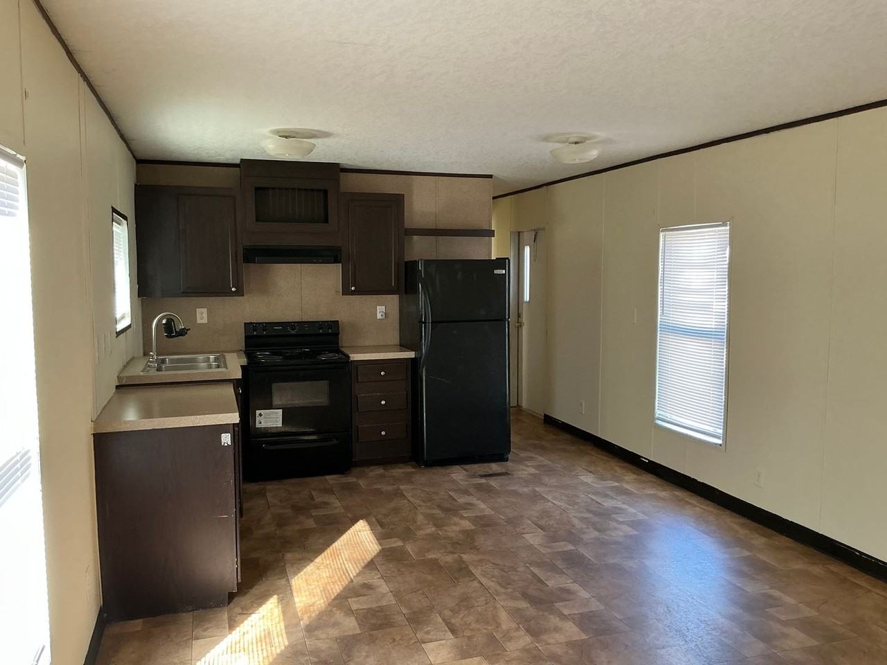 102 Garlington Cir - Photo 2 of 11