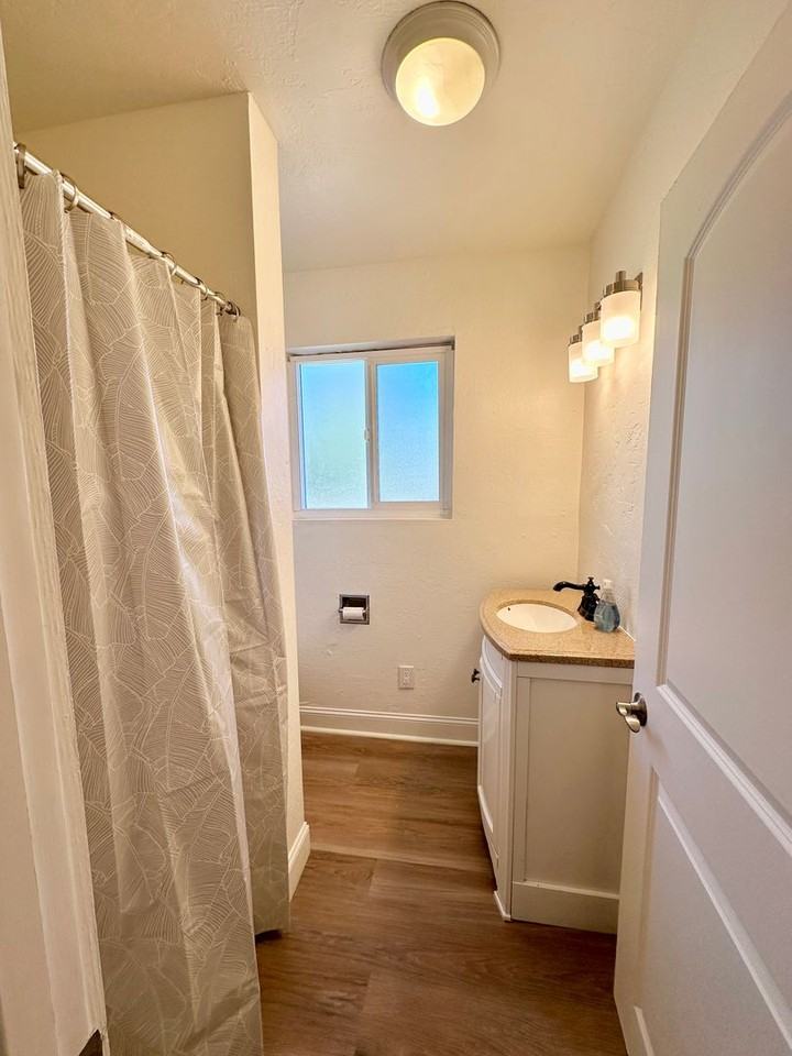 704 Vine St #B - Photo 6 of 7