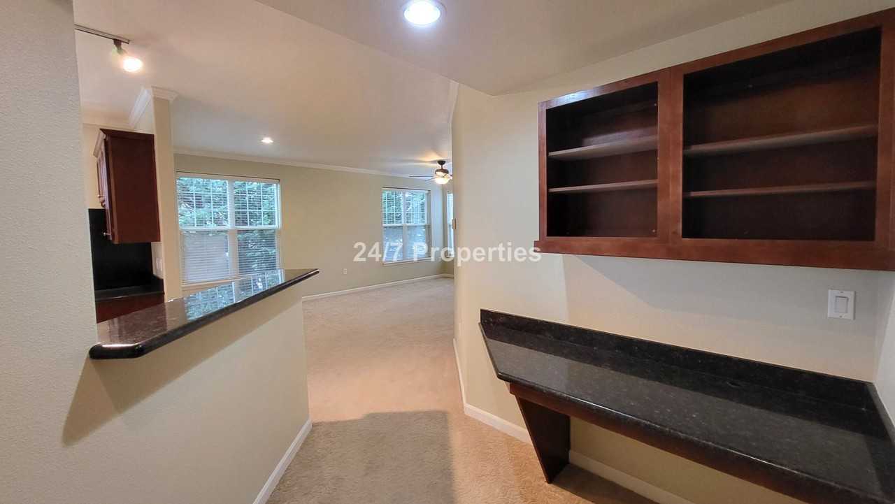 709 Springtree Ln - Photo 3 of 18