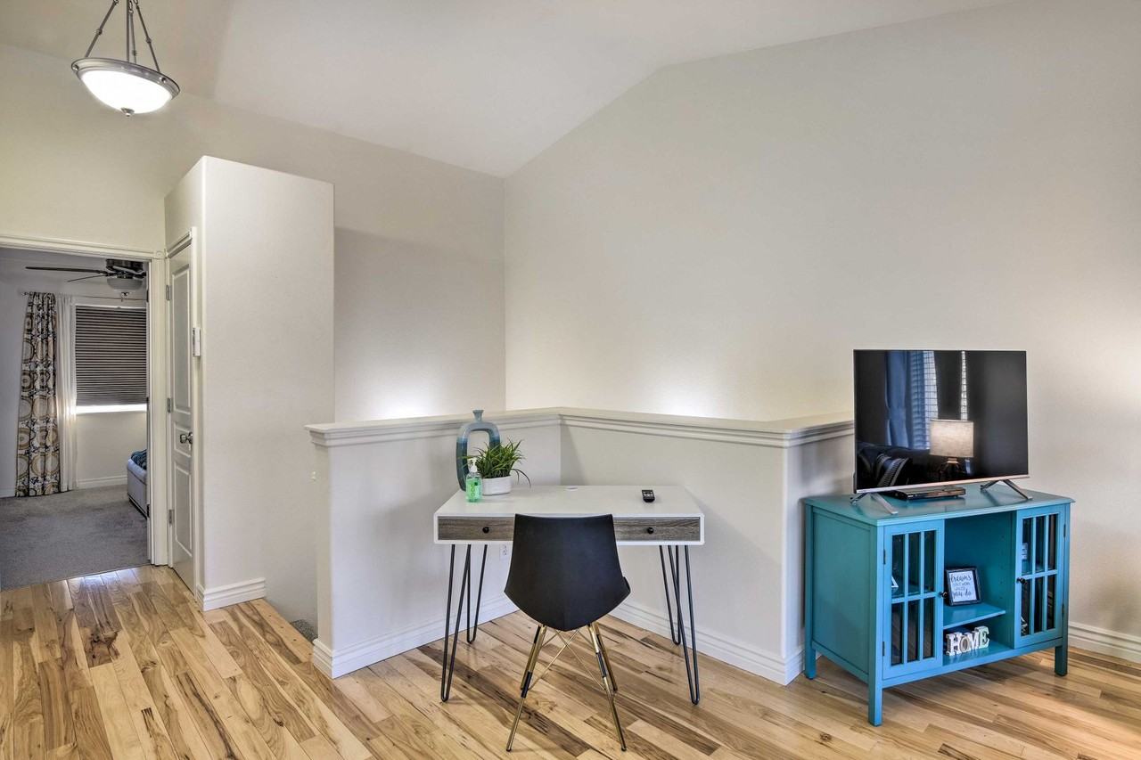 2432 Glacier St - Photo 4 of 31