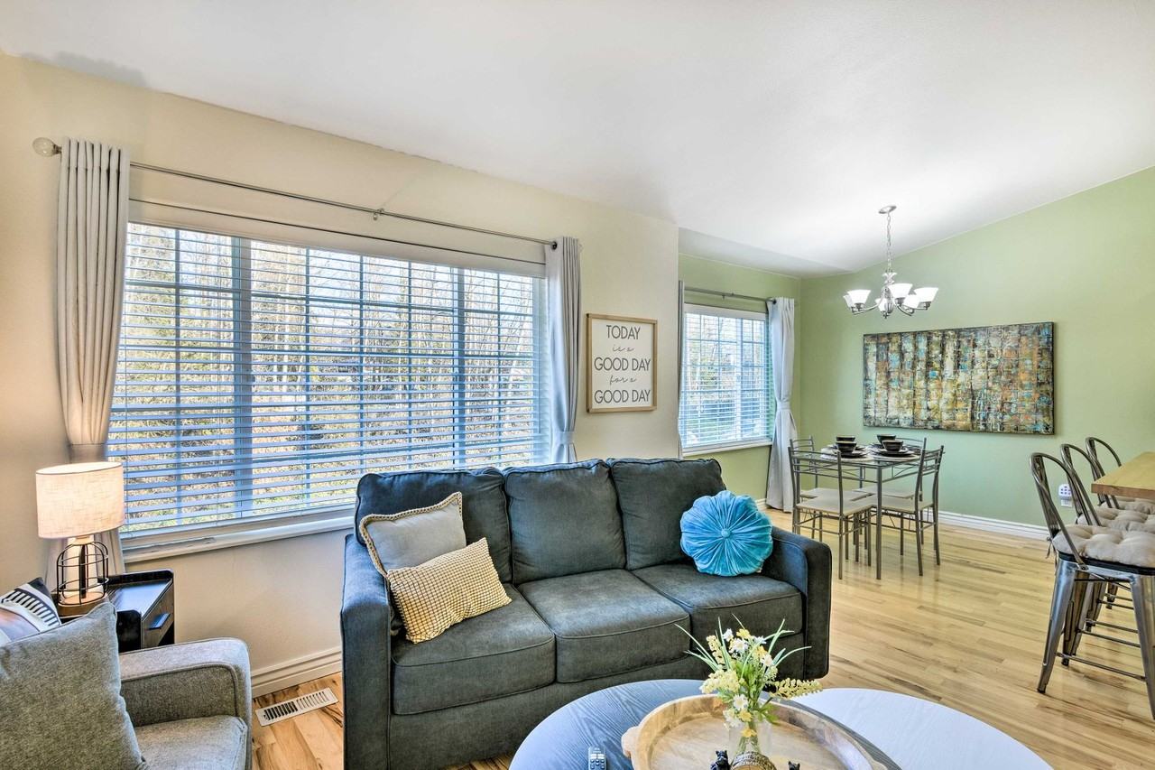 2432 Glacier St - Photo 5 of 31