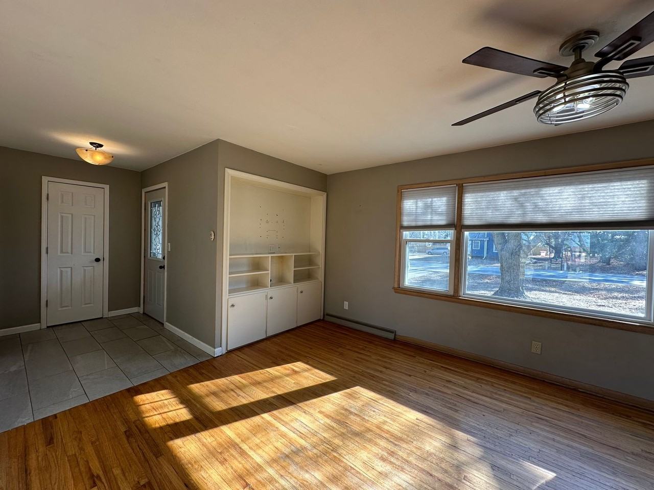 406 E Center Ave - Photo 3 of 13