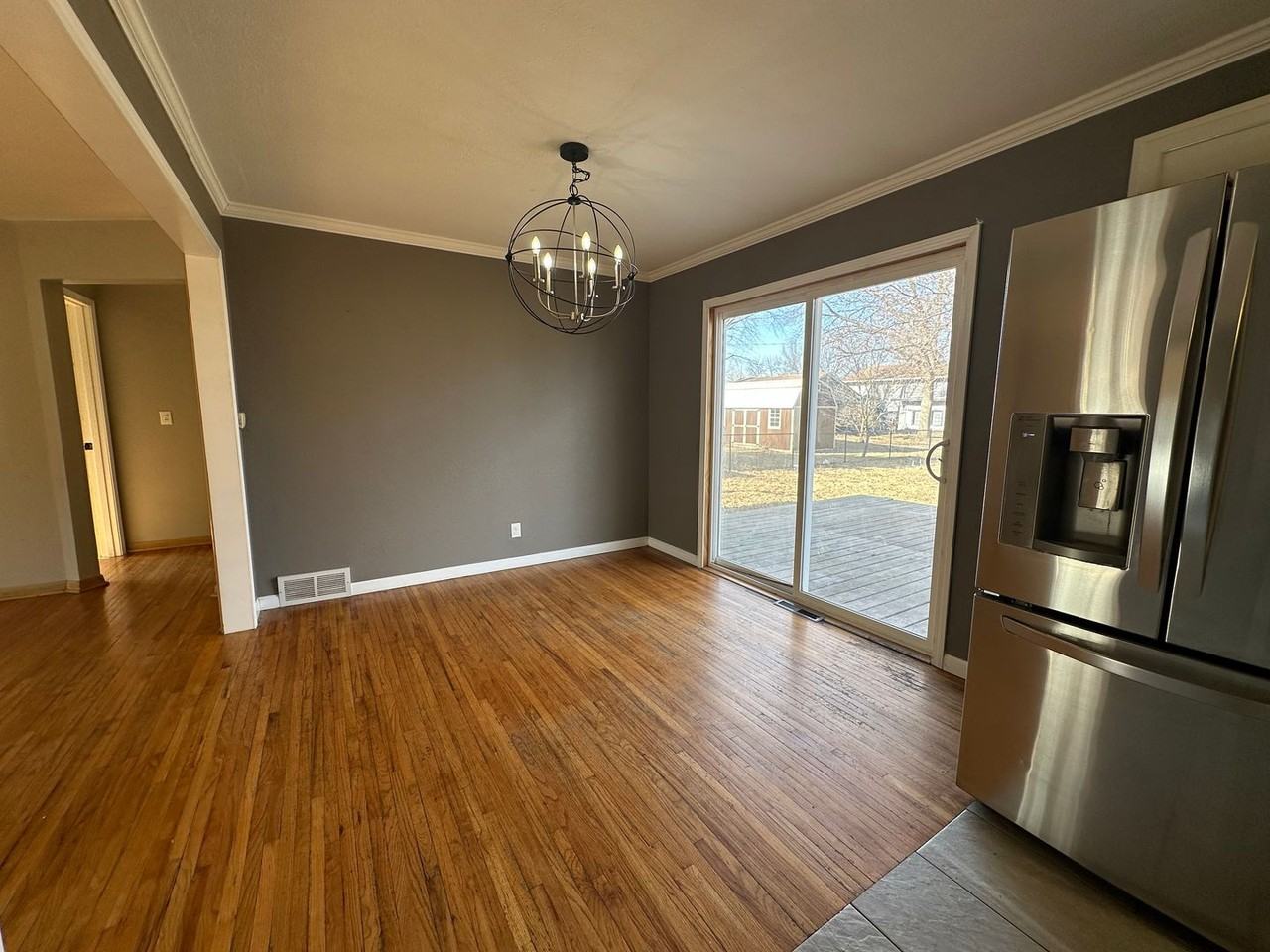 406 E Center Ave - Photo 4 of 13