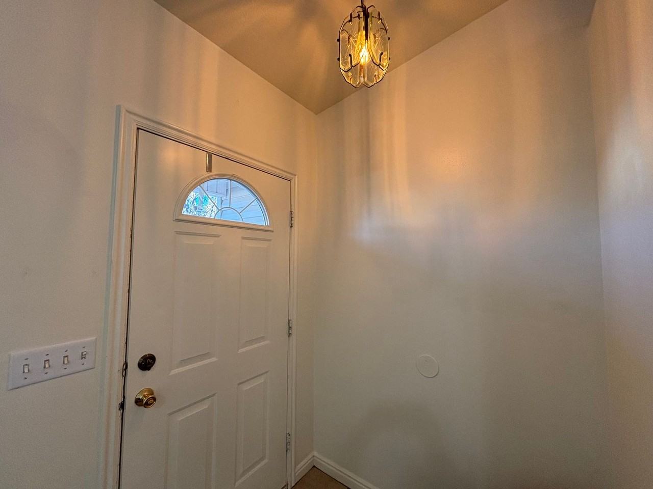 773 S 220 E - Photo 4 of 34