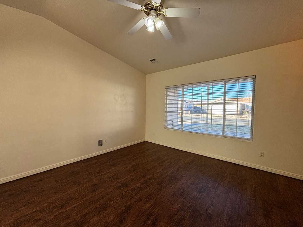 773 S 220 E - Photo 7 of 34