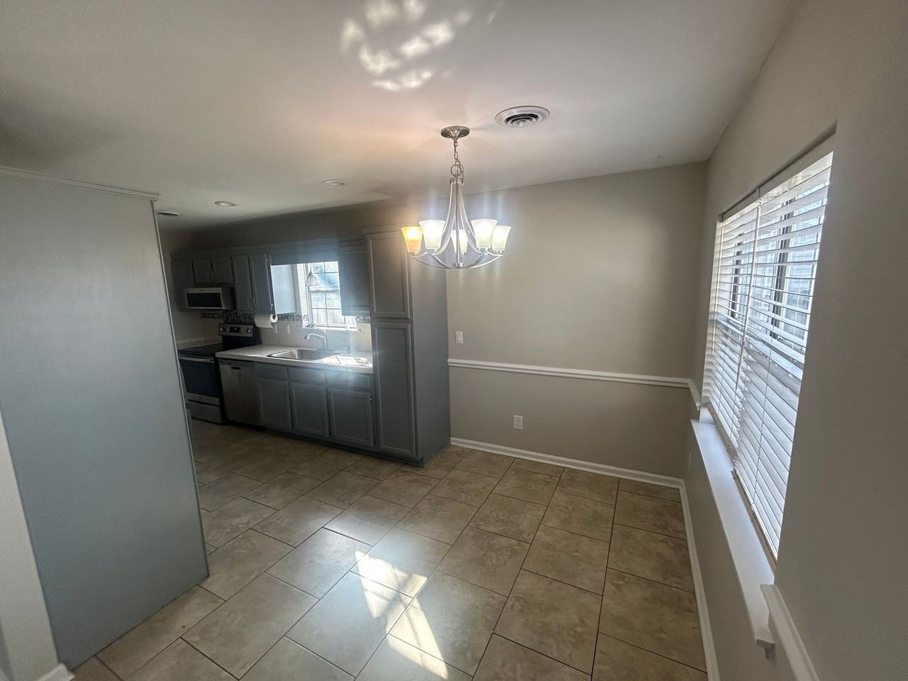 2729 Temperance Dr - Photo 4 of 17