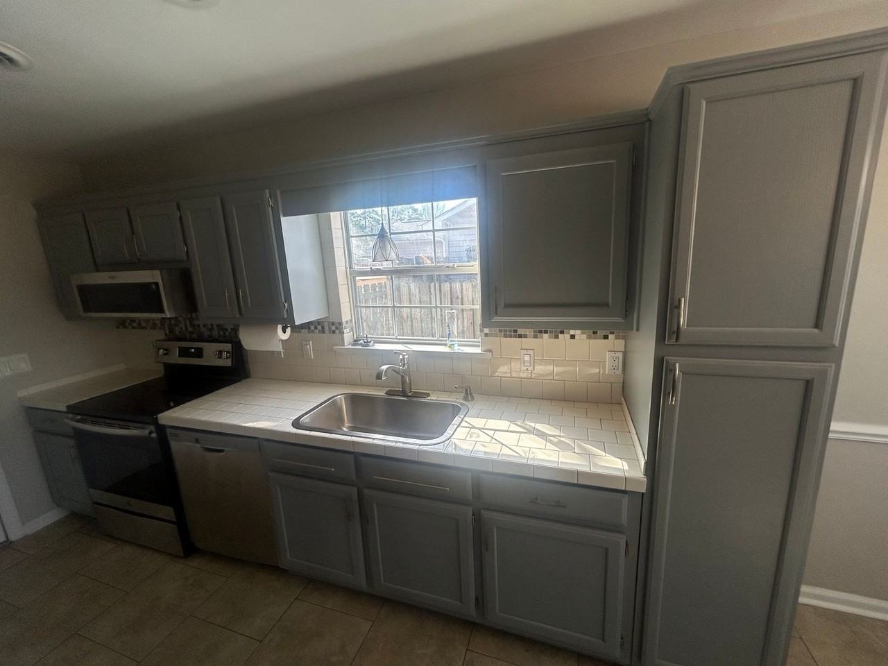 2729 Temperance Dr - Photo 5 of 17