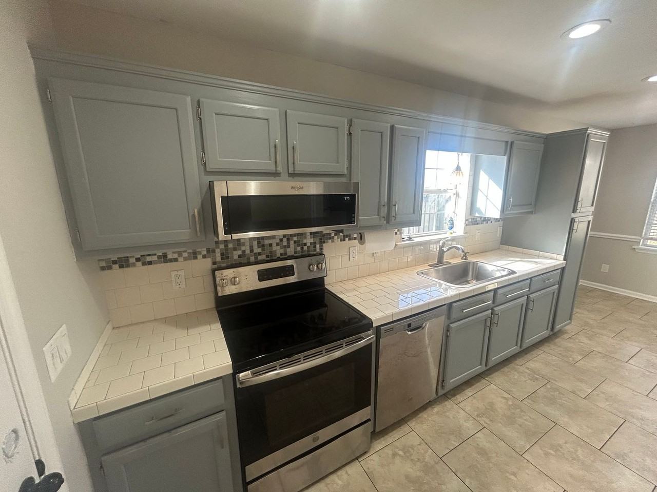 2729 Temperance Dr - Photo 6 of 17