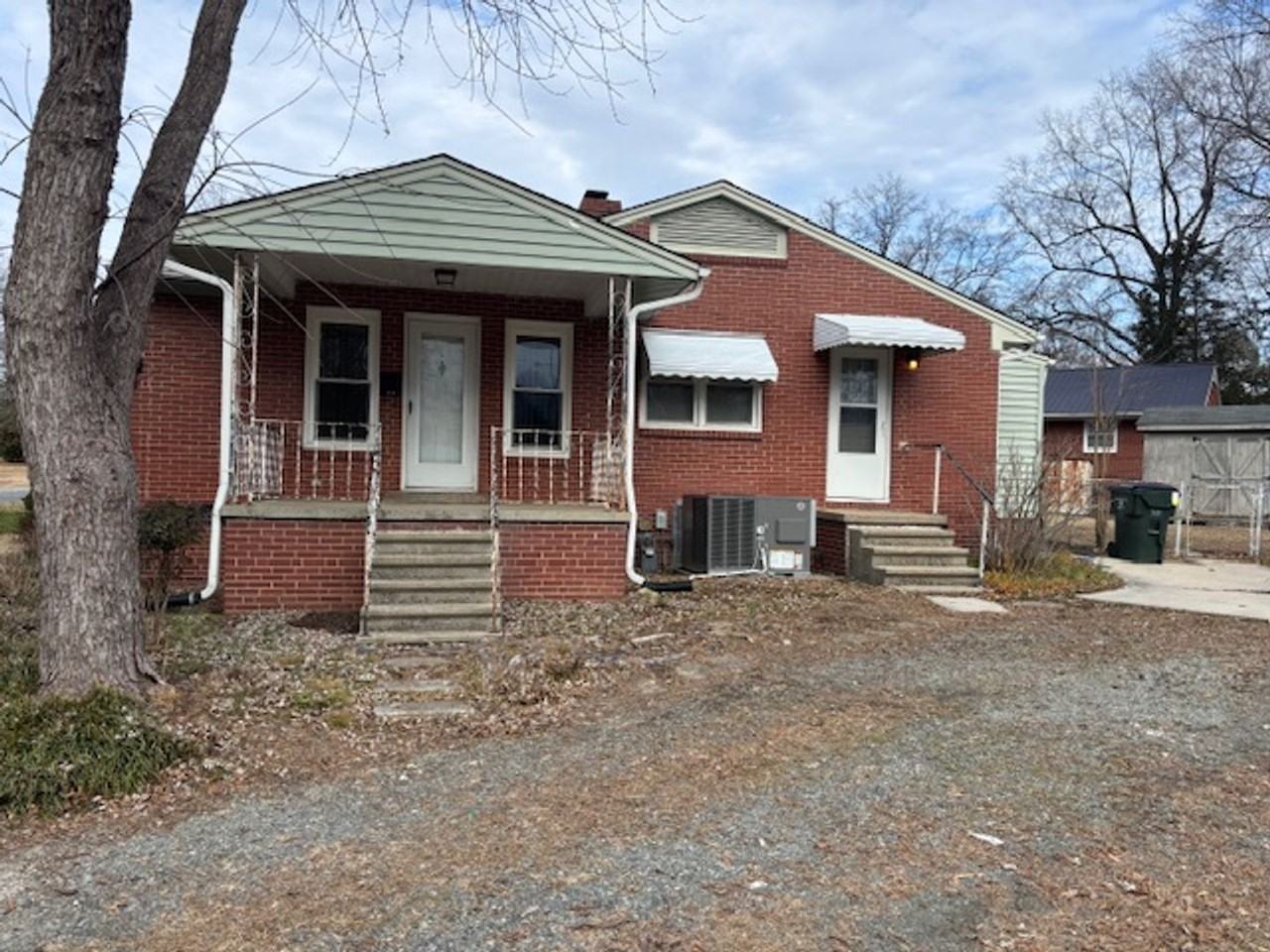 1533 Sherwood Street - Photo 2 of 10