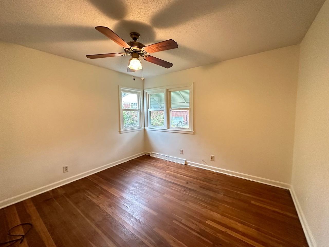 1533 Sherwood Street - Photo 7 of 10