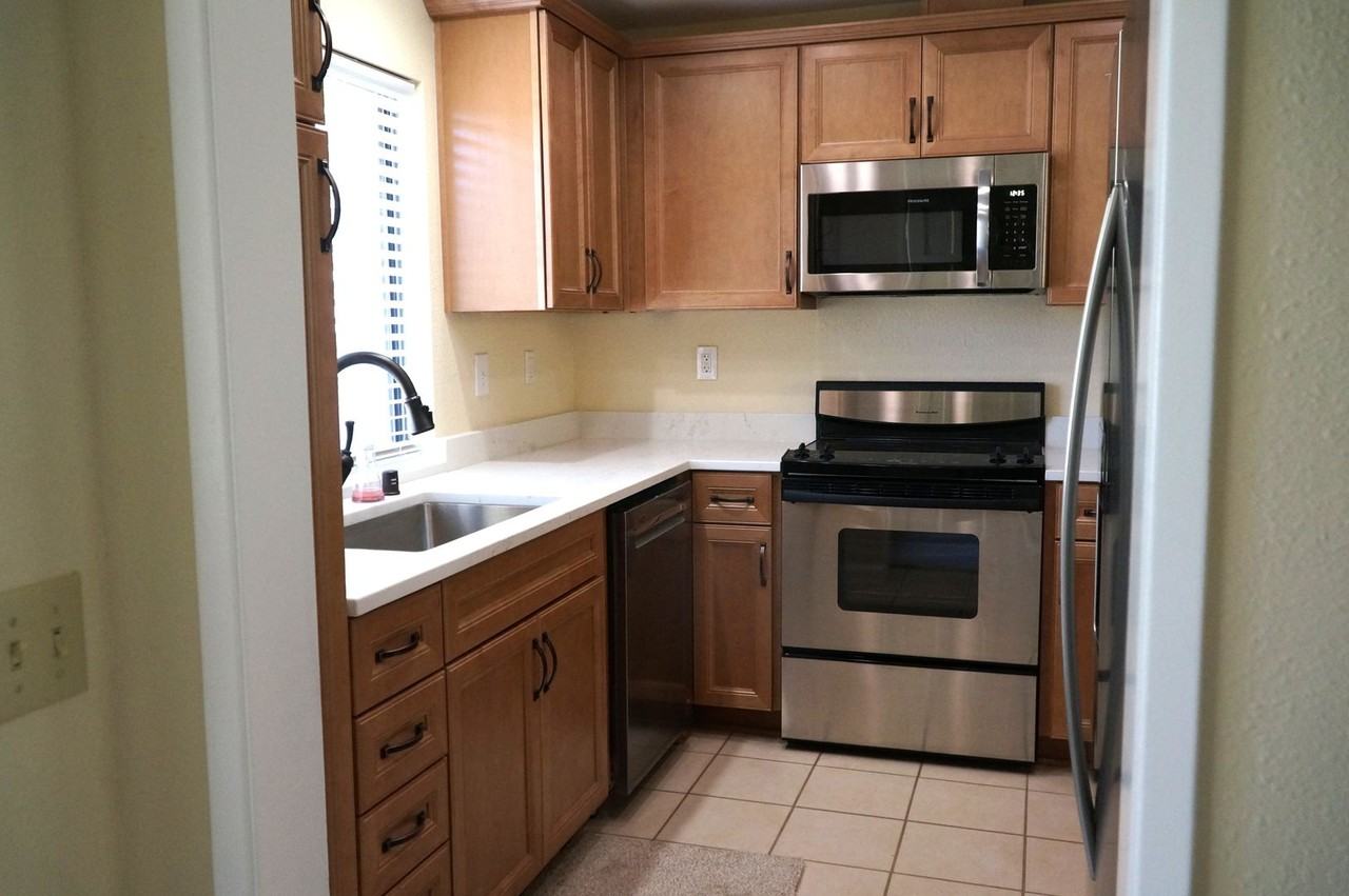 17715 Valle De Lobo Dr - Photo 3 of 23