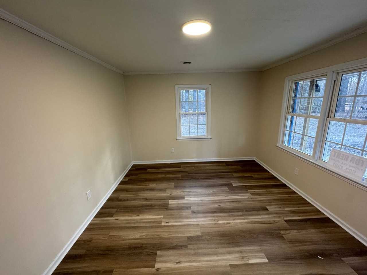 313 Ferndale Dr - Photo 3 of 12