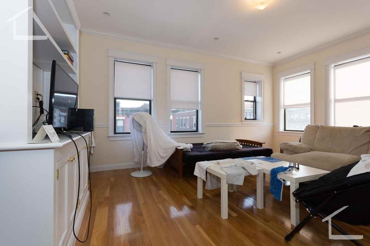 76 Quint Ave - Photo 2 of 9