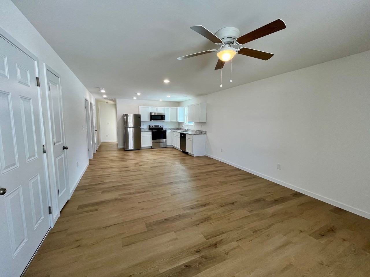 248 Bud St - Photo 2 of 11