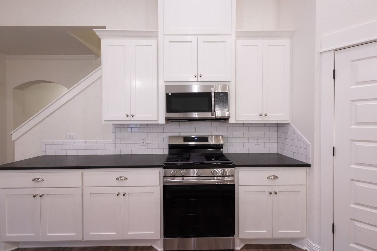 1538 Bennett St - Photo 6 of 29