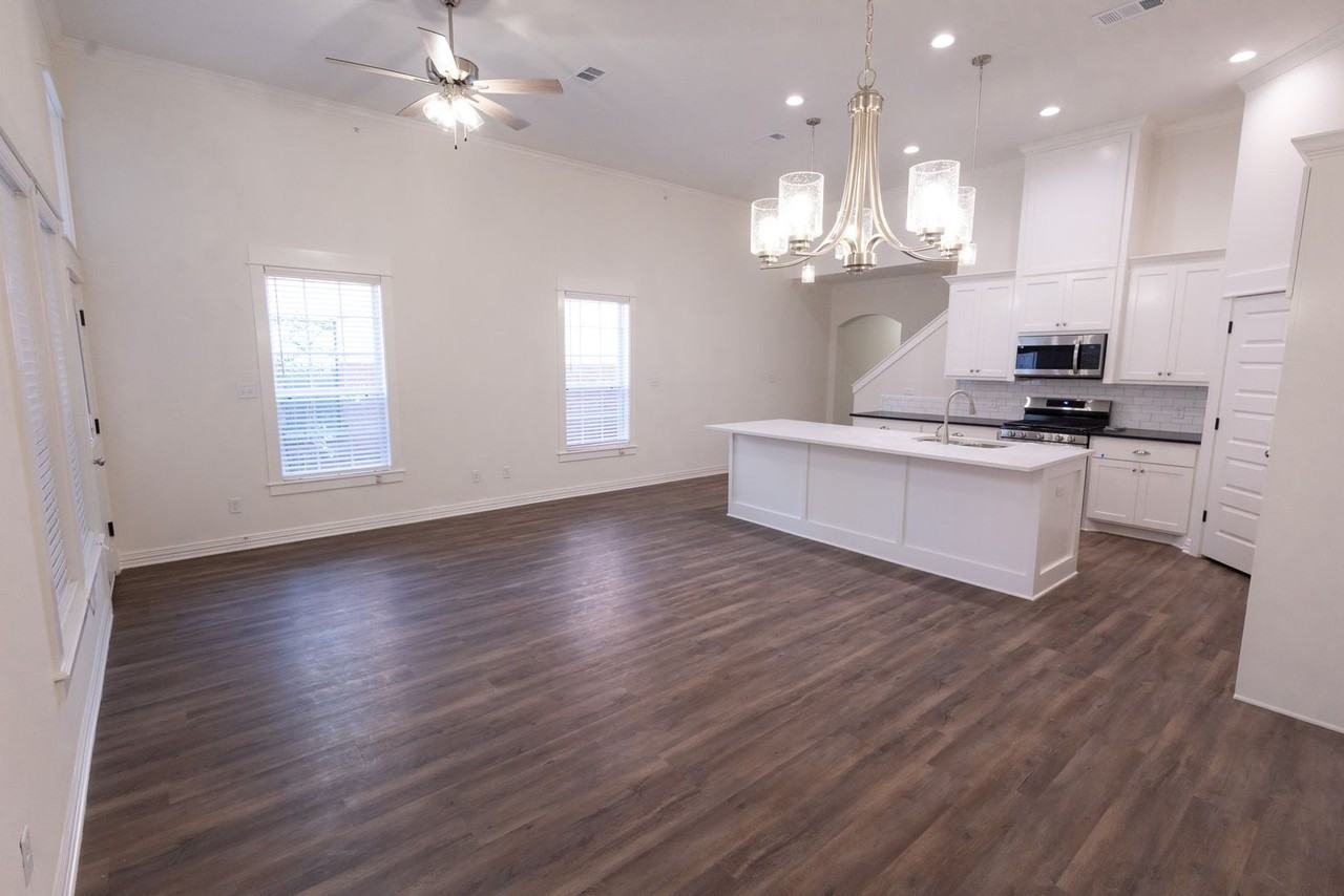 1546 Bennett St - Photo 2 of 29