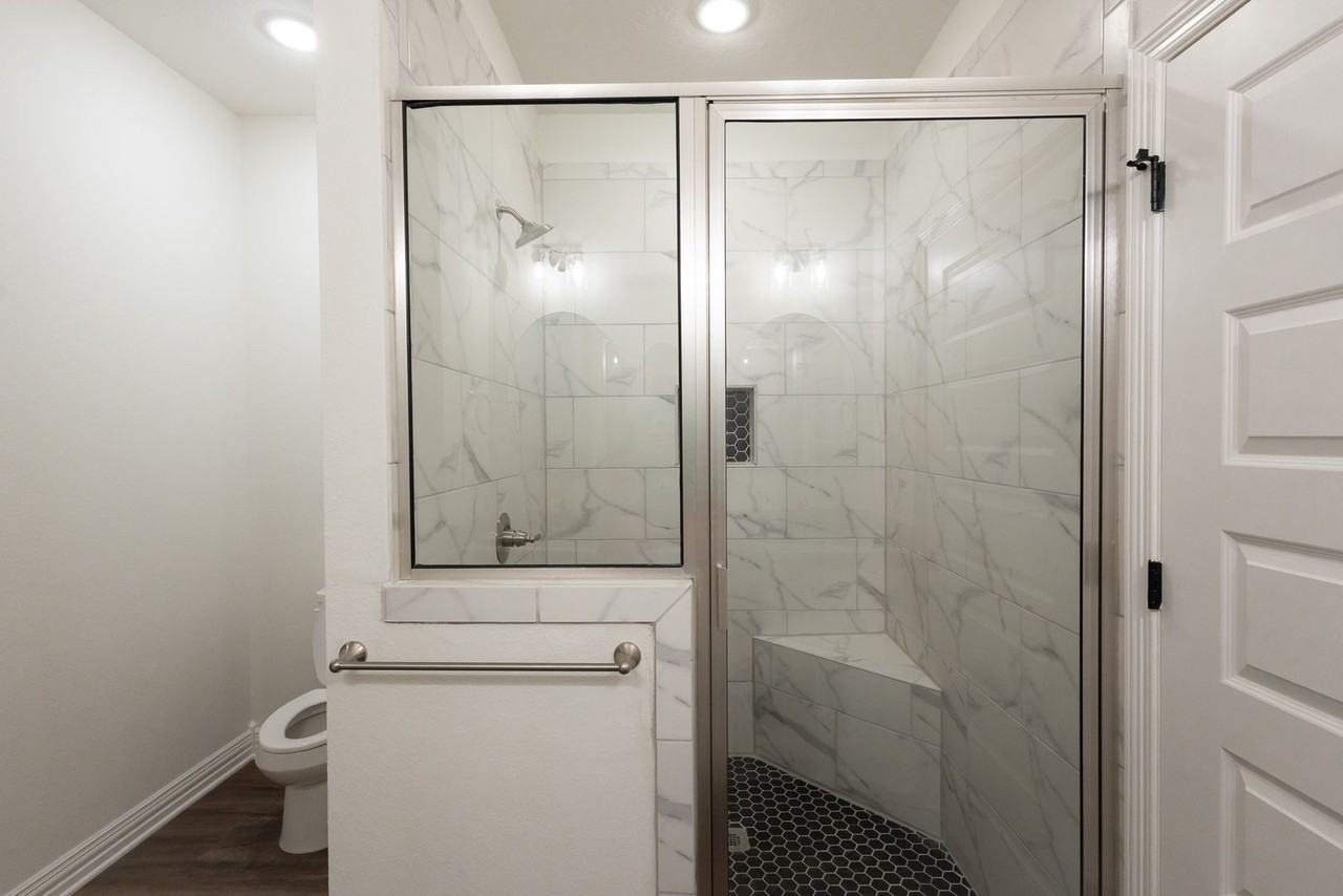 1546 Bennett St - Photo 3 of 29