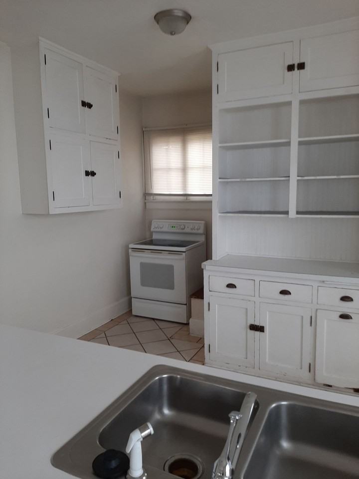 715 16th St - Photo 7 of 9