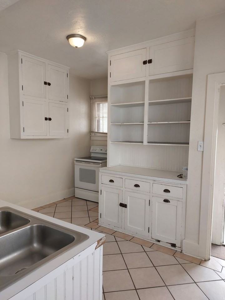 715 16th St - Photo 2 of 9