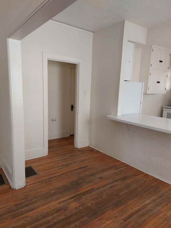 715 16th St - Photo 3 of 9