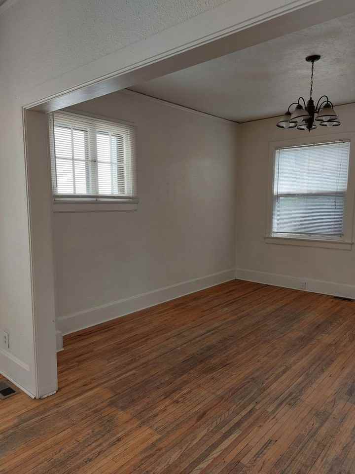 715 16th St - Photo 4 of 9