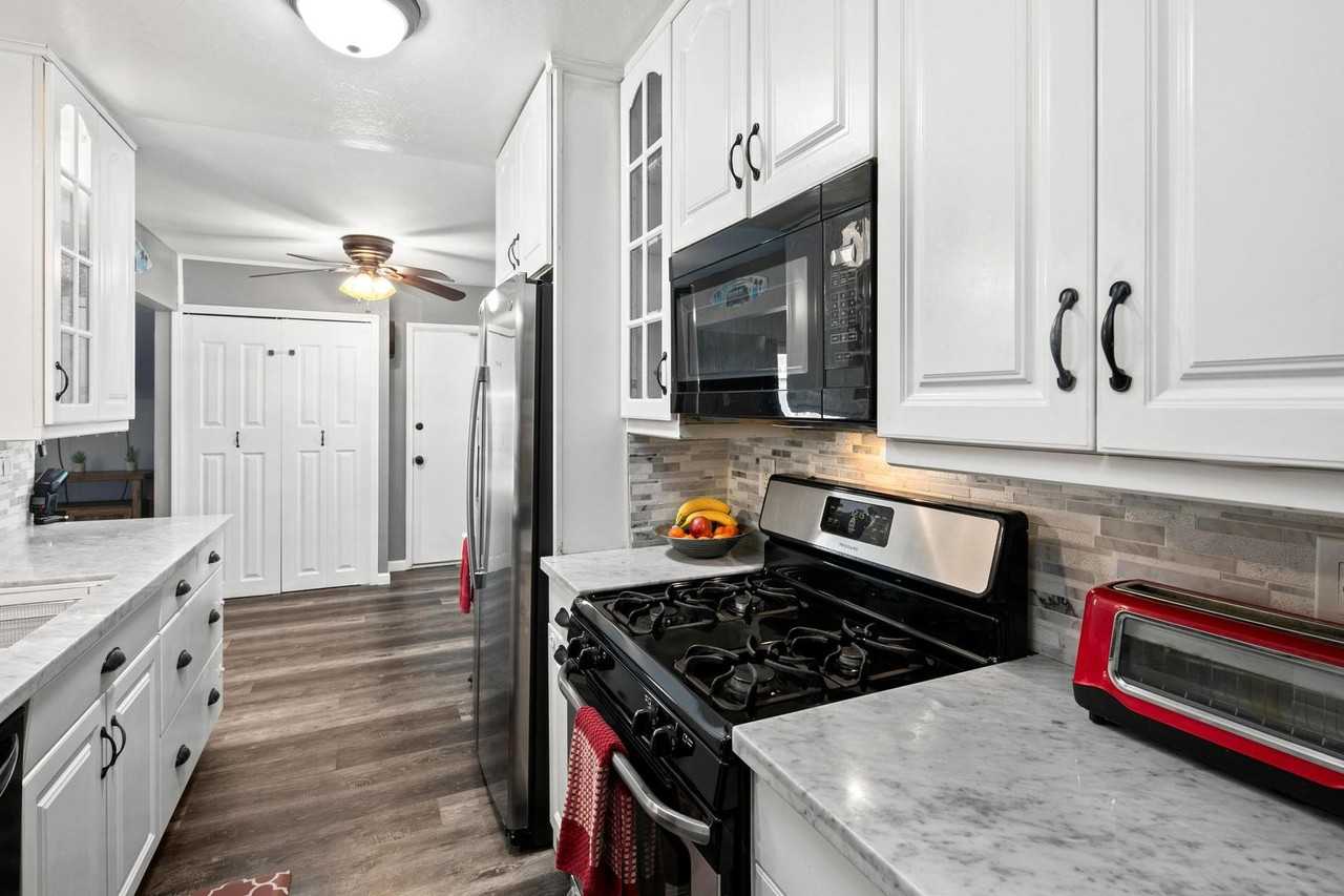 752 Osage St - Photo 4 of 27