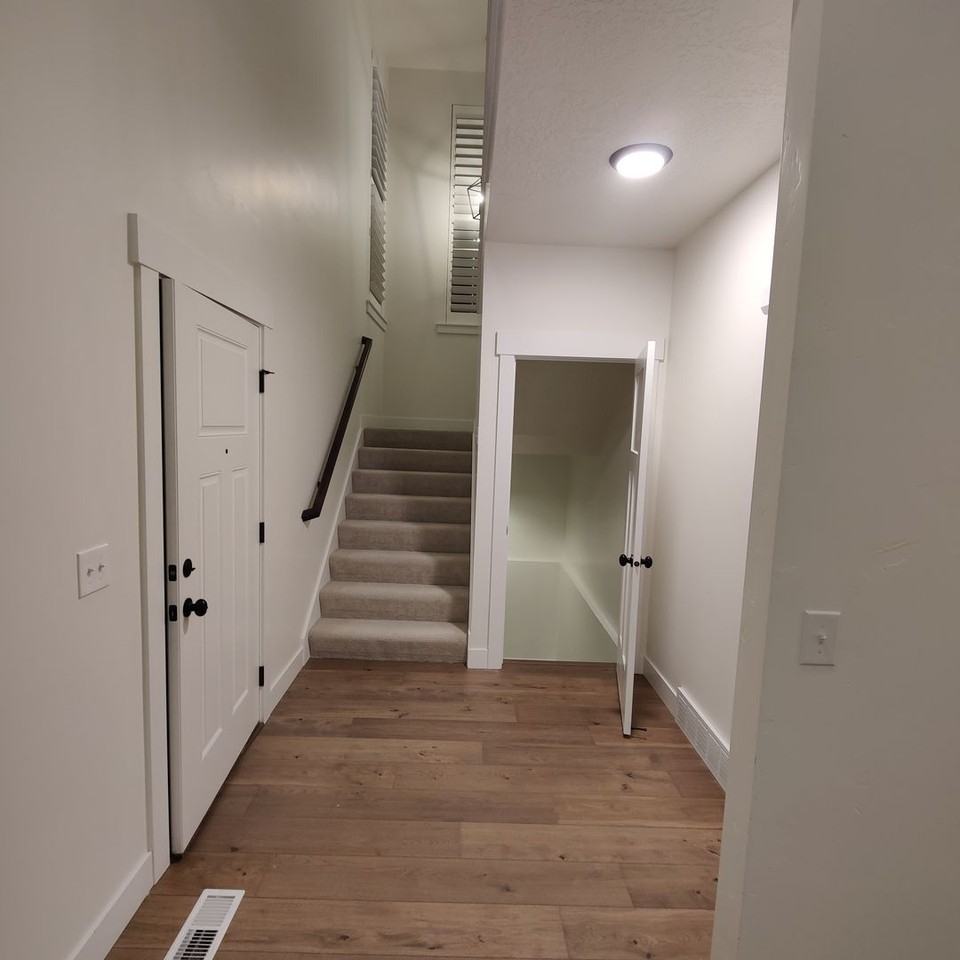682 E Benbrook Ln - Photo 6 of 24