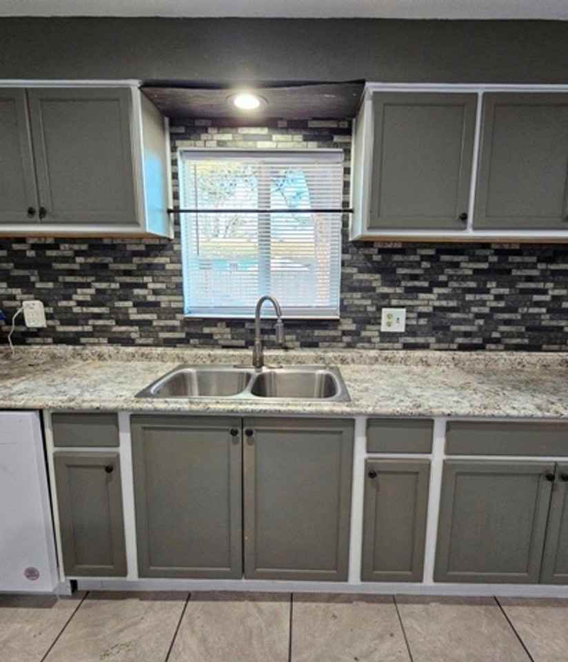 1833 31st Ave Ne - Photo 2 of 22