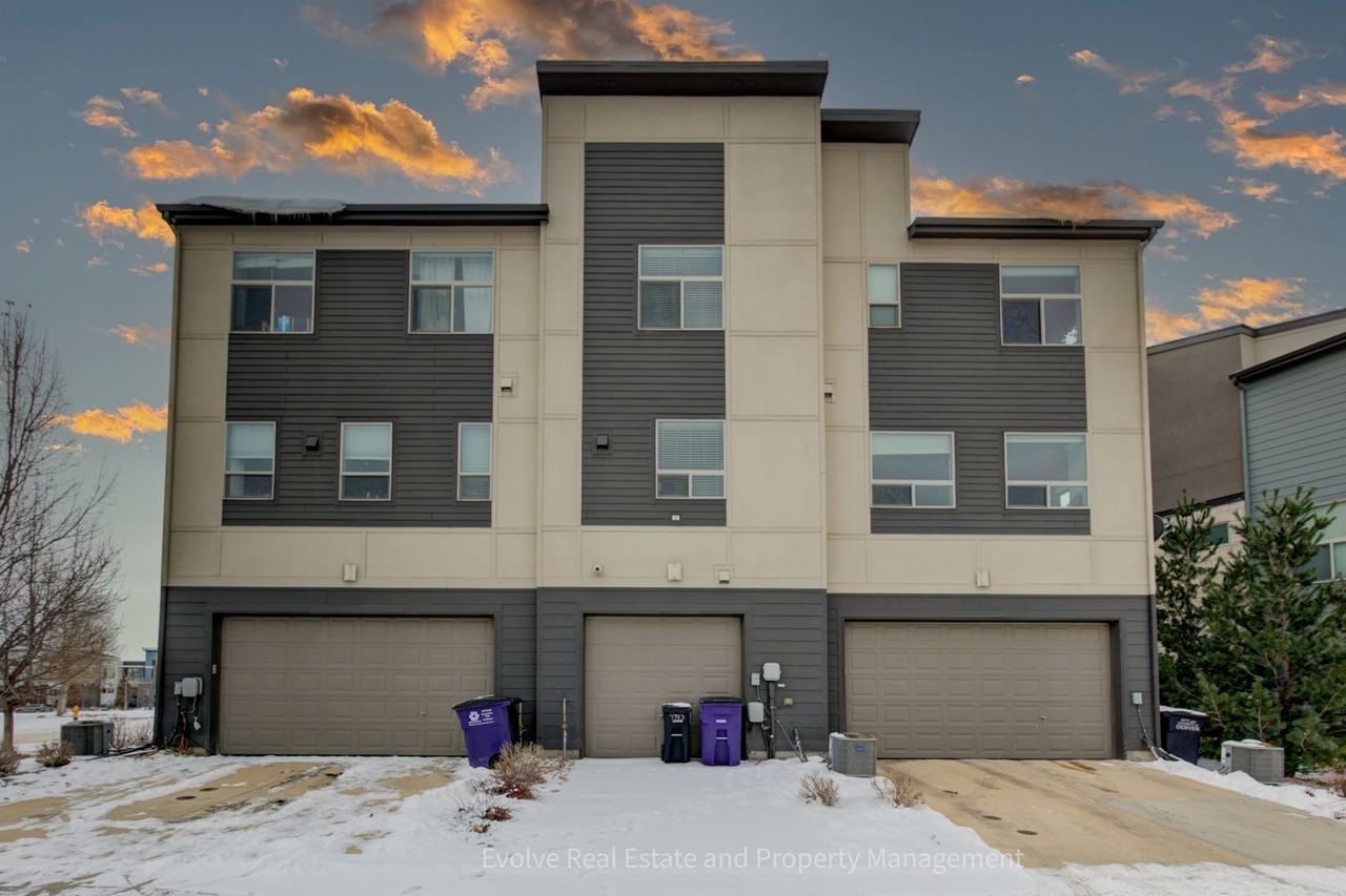 4943 Valentia St - Photo 4 of 25